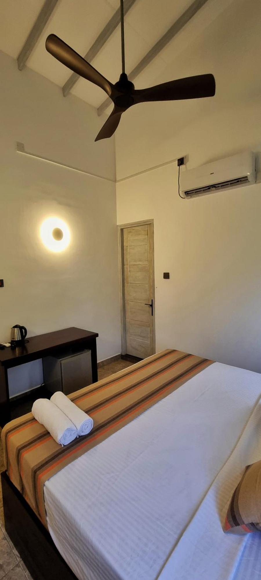 Amanda Mirissa Hotel Room photo